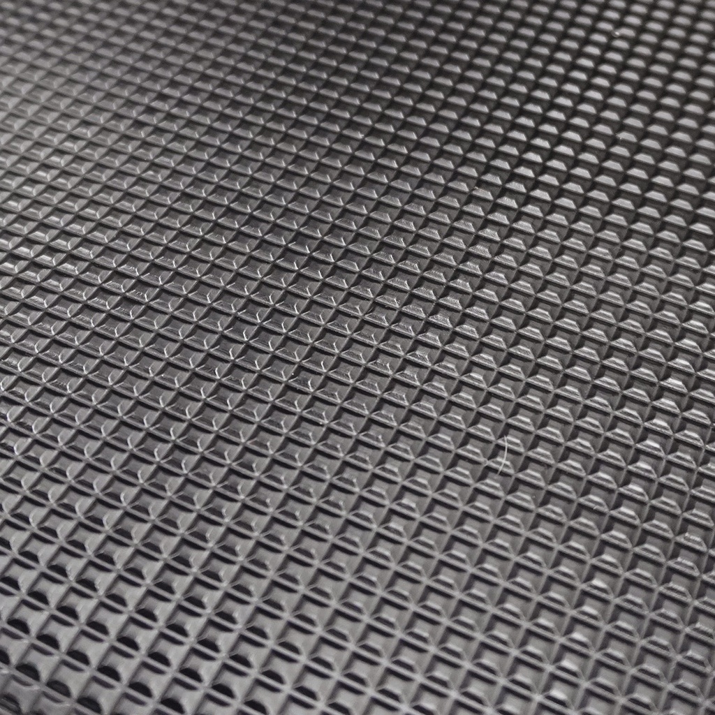 Rollo Protector de piso Pixel de PVC Negro – 2 metros x 60 cm – SAN BLAS