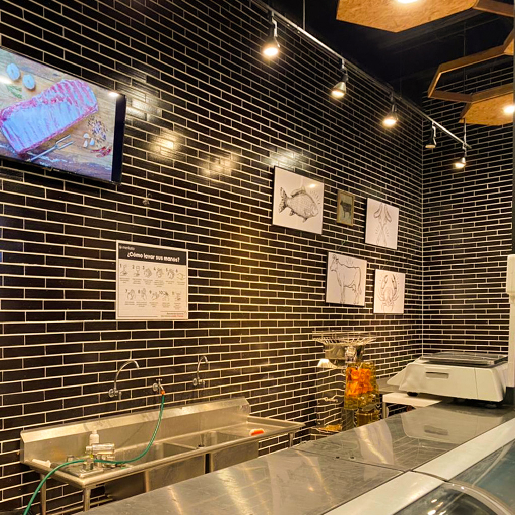 Enchape Caravista Lisa Negro Mate DECORTEJA 25.5x7CM por 1m²